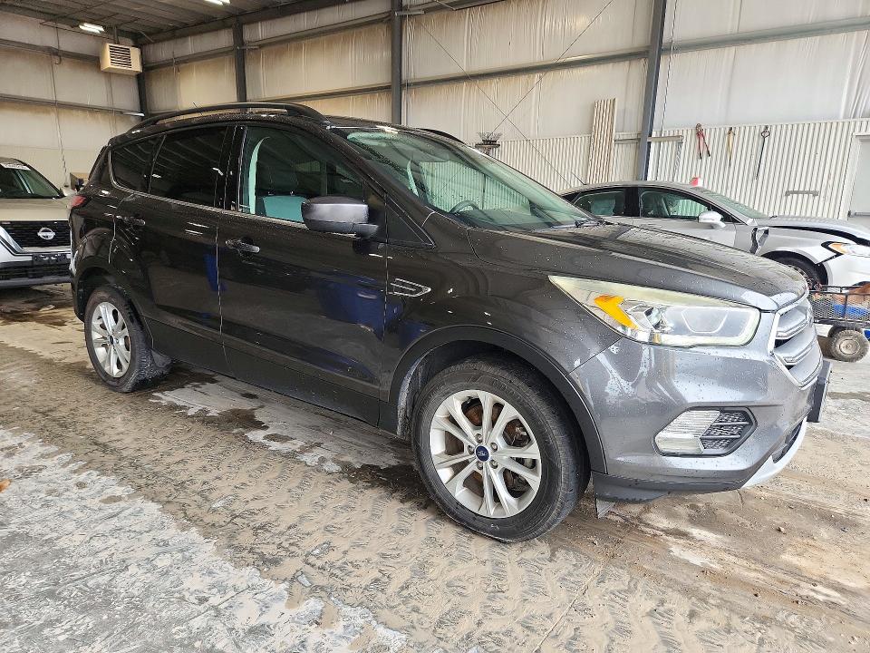 2017 Ford Escape მანქანა იყიდება აუქციონზე, vin: 1FMCU9GD9HUE35890, აუქციონის ნომერი: 72842696