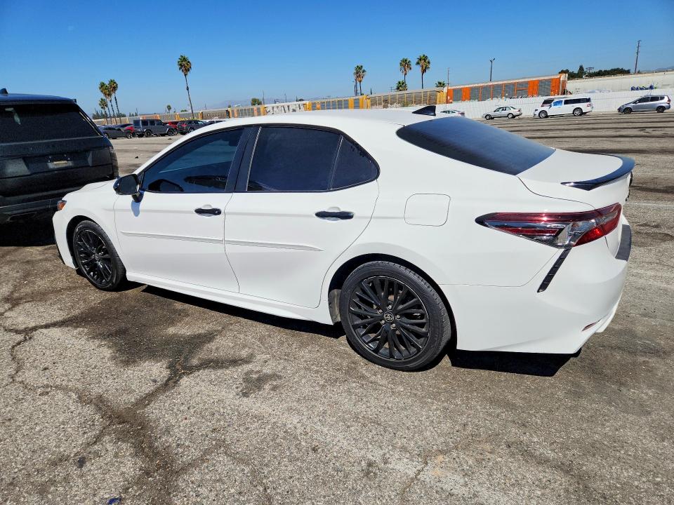 71373336 :رقم المزاد ، 4T1G11AK5NU022198 vin ، 2022 Toyota Camry مزاد بيع