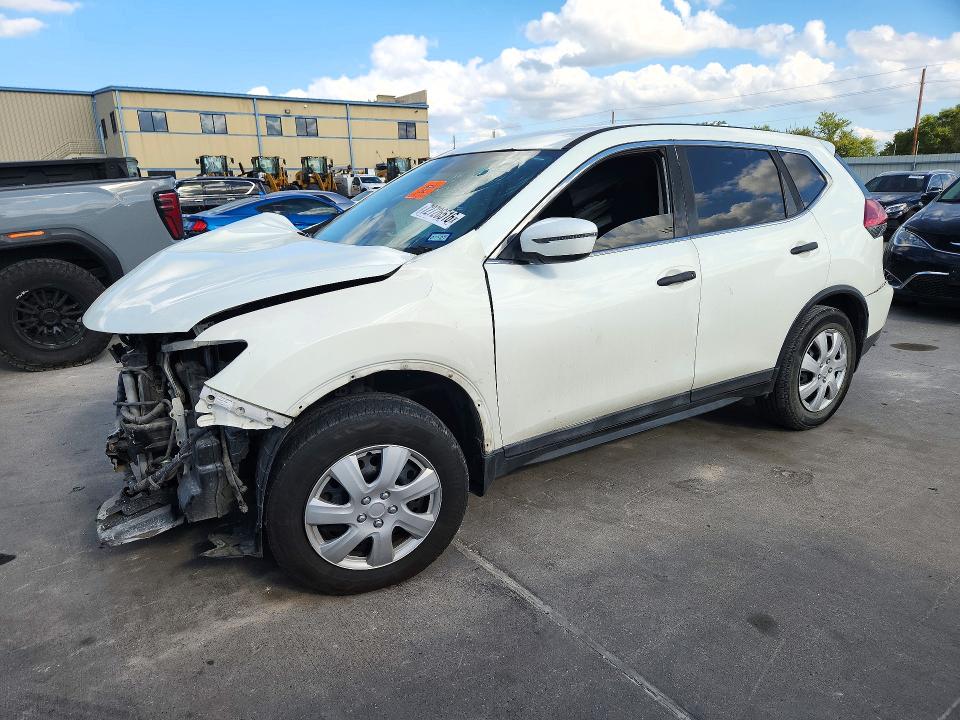 2017 Nissan Rogue მანქანა იყიდება აუქციონზე, vin: 5N1AT2MT5HC894787, აუქციონის ნომერი: 72726516