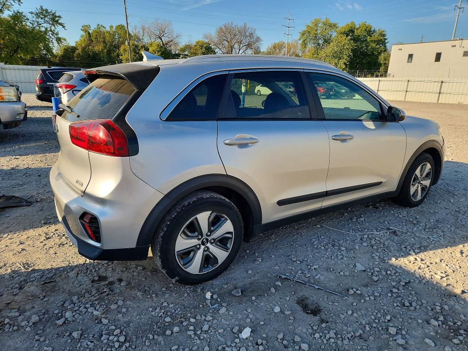 2020 Kia Niro მანქანა იყიდება აუქციონზე, vin: KNDCB3LC1L5397983, აუქციონის ნომერი: 71269126