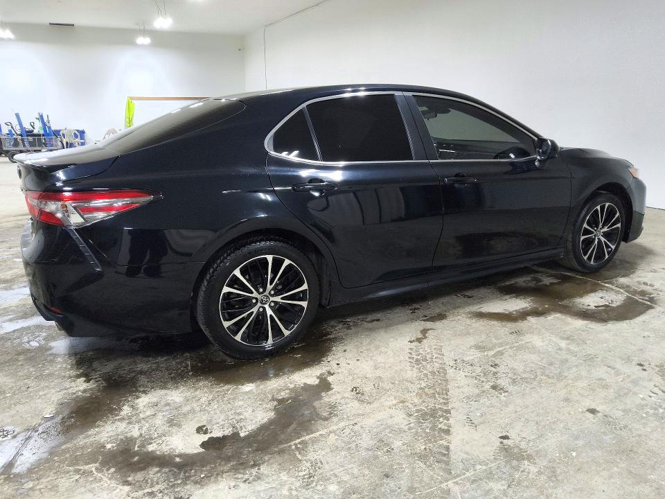 71647336 :رقم المزاد ، JTNB11HK7J3021277 vin ، 2018 Toyota Camry مزاد بيع