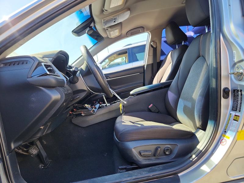 71632366 :رقم المزاد ، 4T1B11HK2JU099833 vin ، 2018 Toyota Camry مزاد بيع