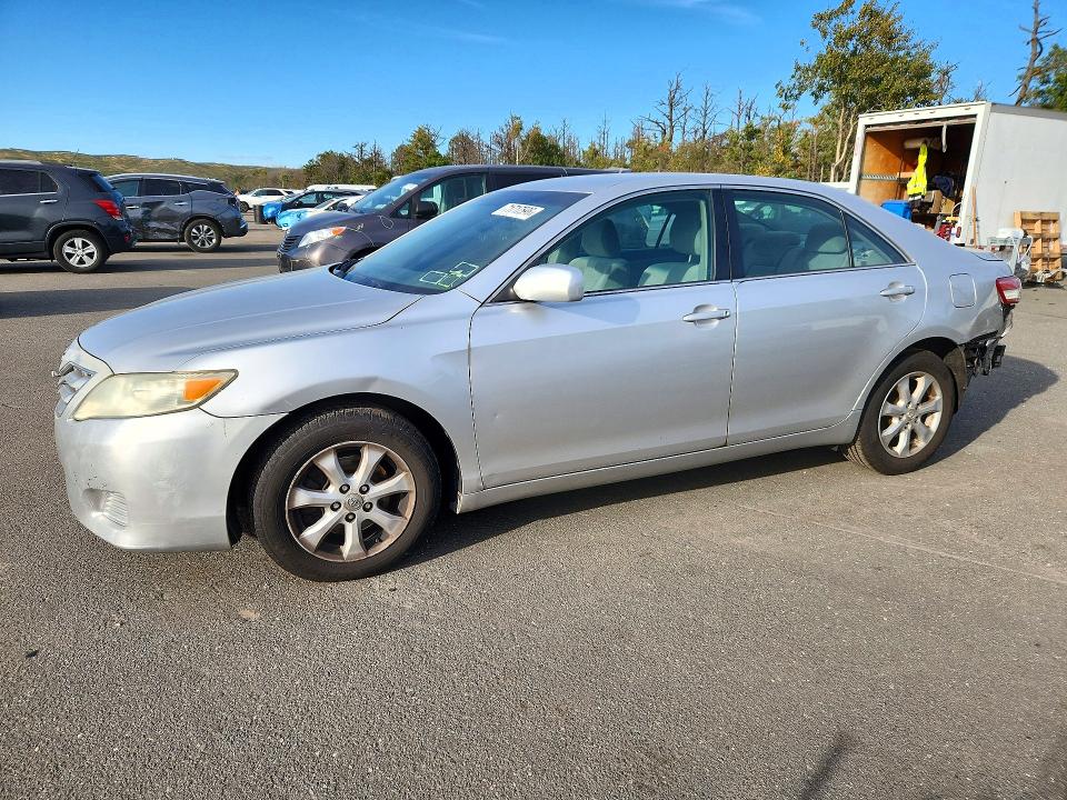 71717596 :رقم المزاد ، 4T1BF3EK4BU686084 vin ، 2011 Toyota Camry مزاد بيع