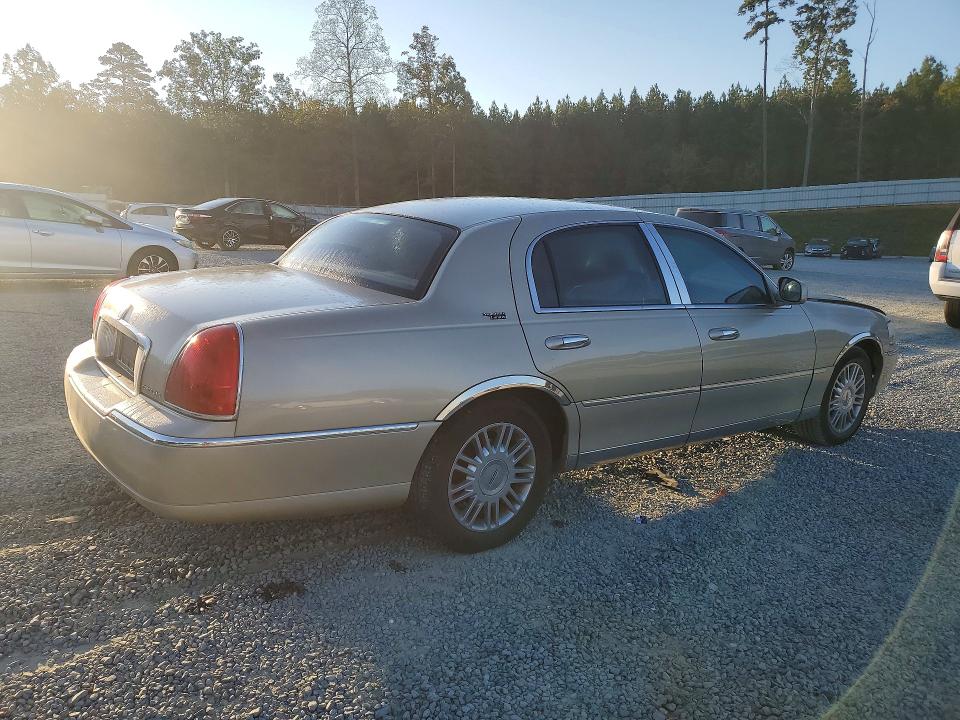 Продажа на аукционе авто 2008 Lincoln Town Car, vin: 2LNHM82W98X658738, номер лота: 71247036