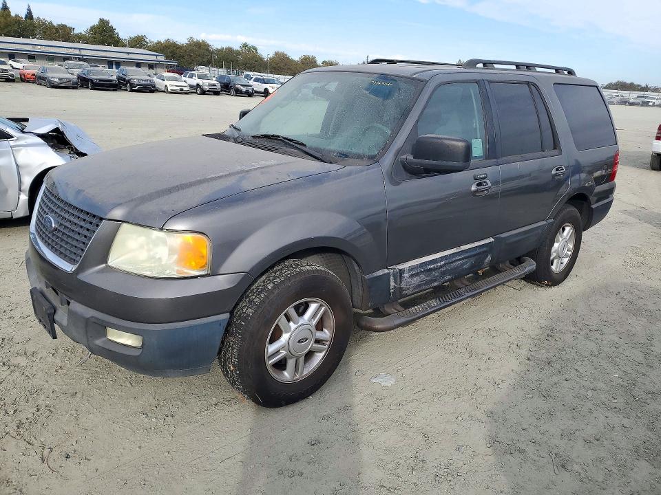 2005 Ford Expedition მანქანა იყიდება აუქციონზე, vin: 1FMPU15575LA20826, აუქციონის ნომერი: 73764166