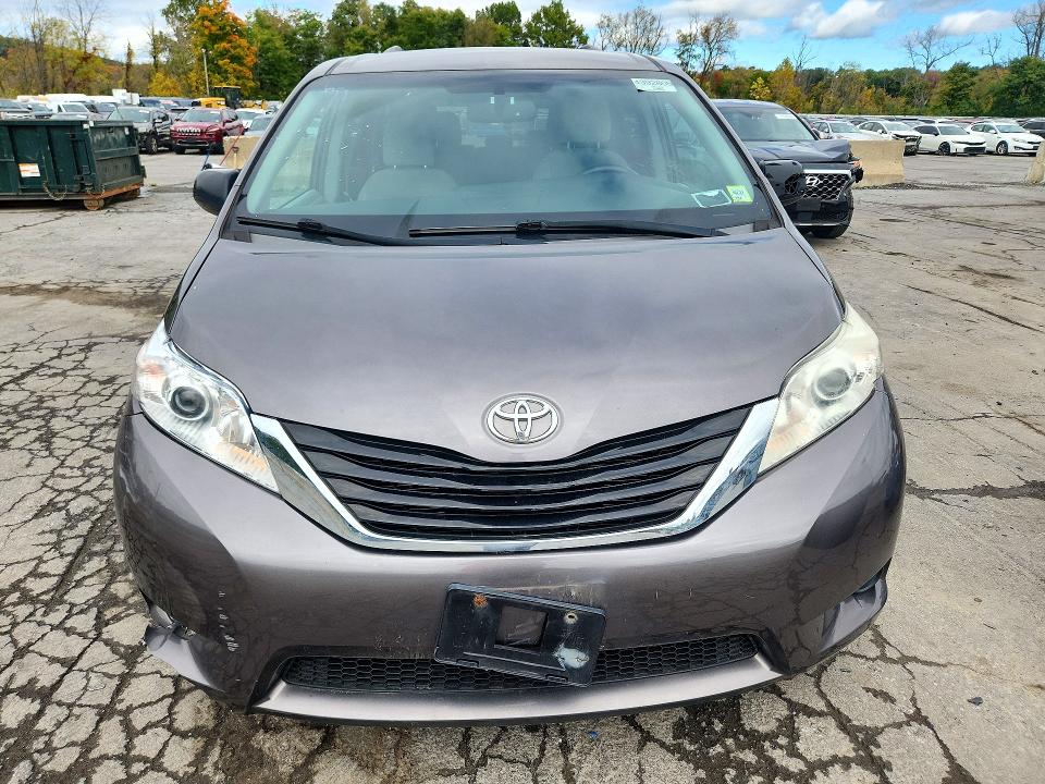 Aukcja sprzedaży 2017 Toyota Sienna, vin: 5TDKZ3DC7HS841911, numer aukcji: 70983346