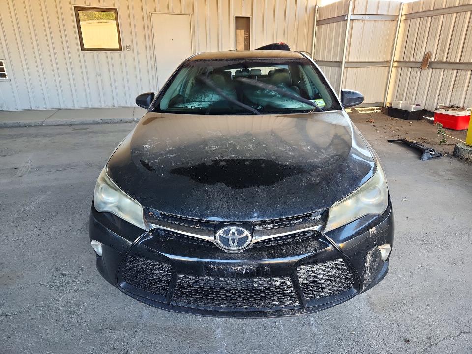 71496566 :رقم المزاد ، 4T1BF1FK2FU001069 vin ، 2015 Toyota Camry مزاد بيع