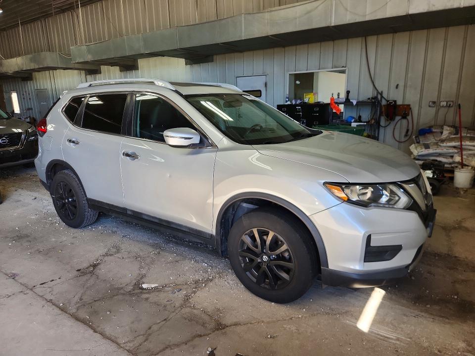 2017 Nissan Rogue მანქანა იყიდება აუქციონზე, vin: 5N1AT2MV4HC896399, აუქციონის ნომერი: 71592336