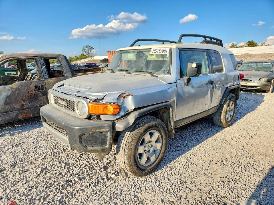 2008 Toyota Fj Cruiser მანქანა იყიდება აუქციონზე, vin: JTEBU11FX80101947, აუქციონის ნომერი: 70976766