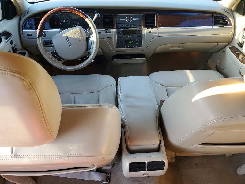 Продажа на аукционе авто 2008 Lincoln Town Car, vin: 2LNHM82W98X658738, номер лота: 71247036