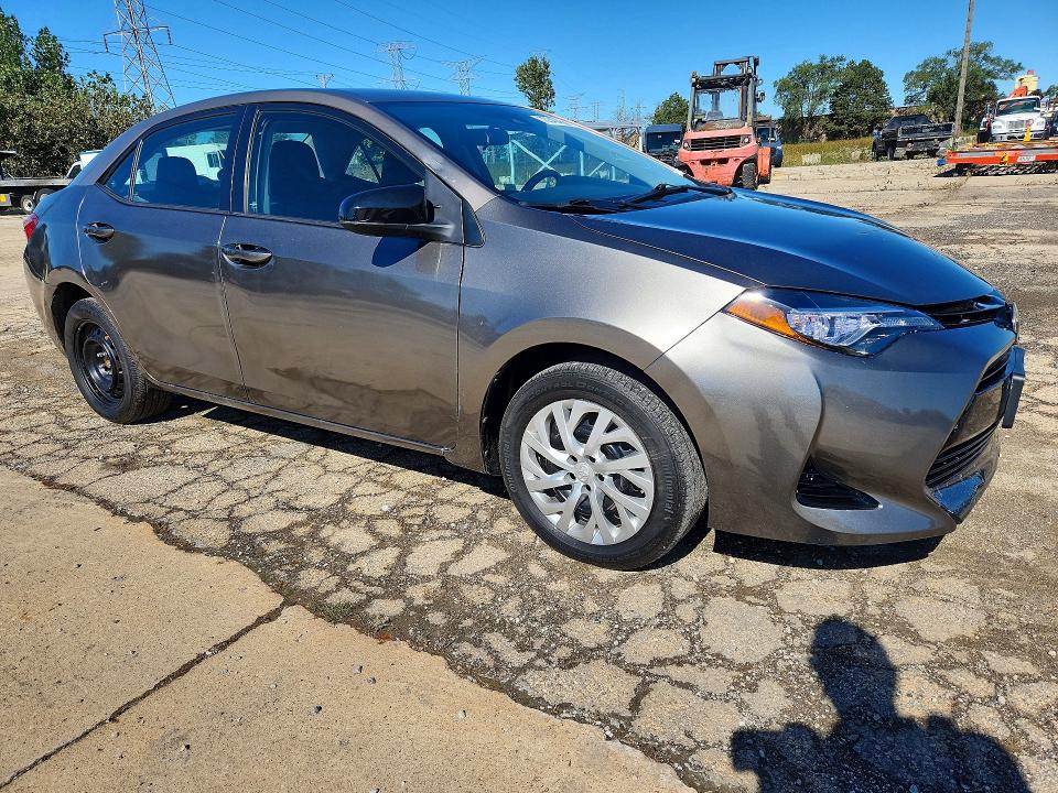 Продаж на аукціоні авто 2018 Toyota Corolla, vin: 5YFBURHE9JP744575, номер лоту: 70345456