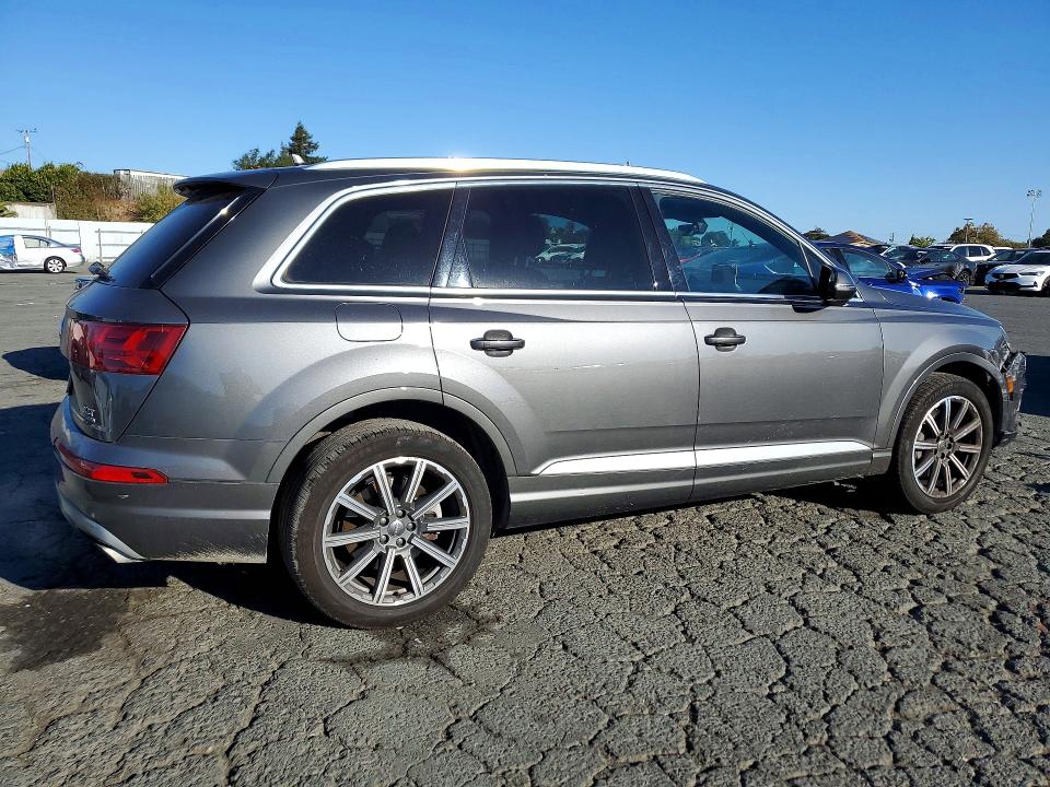 Продажа на аукционе авто 2018 Audi Q7, vin: WA1LAAF74JD050490, номер лота: 72175496