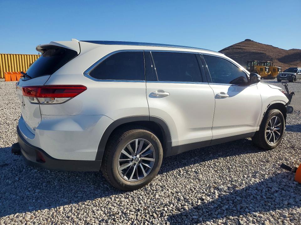 Продаж на аукціоні авто 2019 Toyota Highlander, vin: 5TDKZRFHXKS341745, номер лоту: 71635046