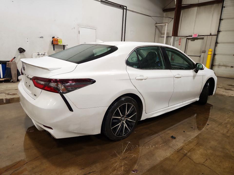 Продажа на аукционе авто 2022 Toyota Camry, vin: 4T1G11AK8NU628899, номер лота: 71759896