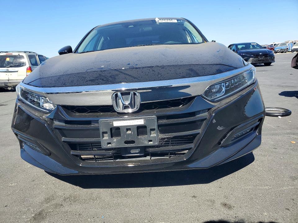 Продаж на аукціоні авто 2018 Honda Accord, vin: 1HGCV1F4XJA013575, номер лоту: 72526206