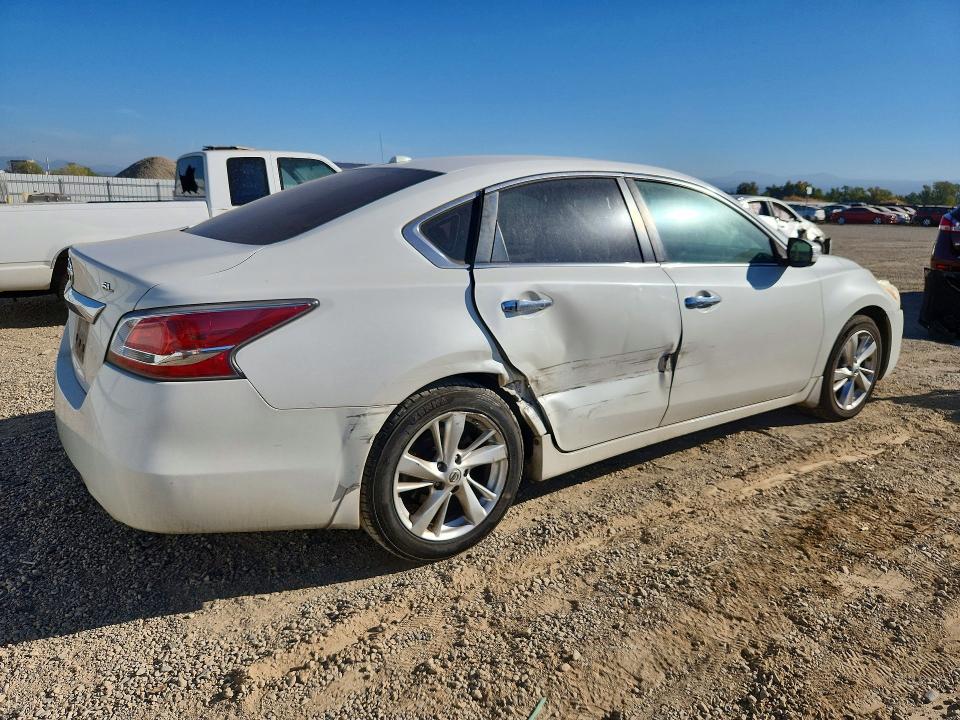 2015 Nissan Altima მანქანა იყიდება აუქციონზე, vin: 1N4AL3AP0FN381987, აუქციონის ნომერი: 71053456