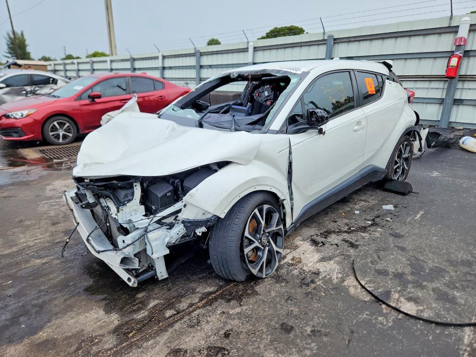 2020 Toyota C-hr მანქანა იყიდება აუქციონზე, vin: NMTKHMBX5LR107077, აუქციონის ნომერი: 70316666