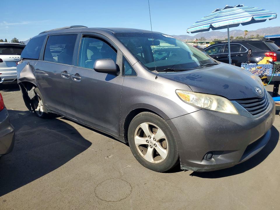 Aukcja sprzedaży 2011 Toyota Sienna, vin: 5TDKK3DC1BS046431, numer aukcji: 71466246