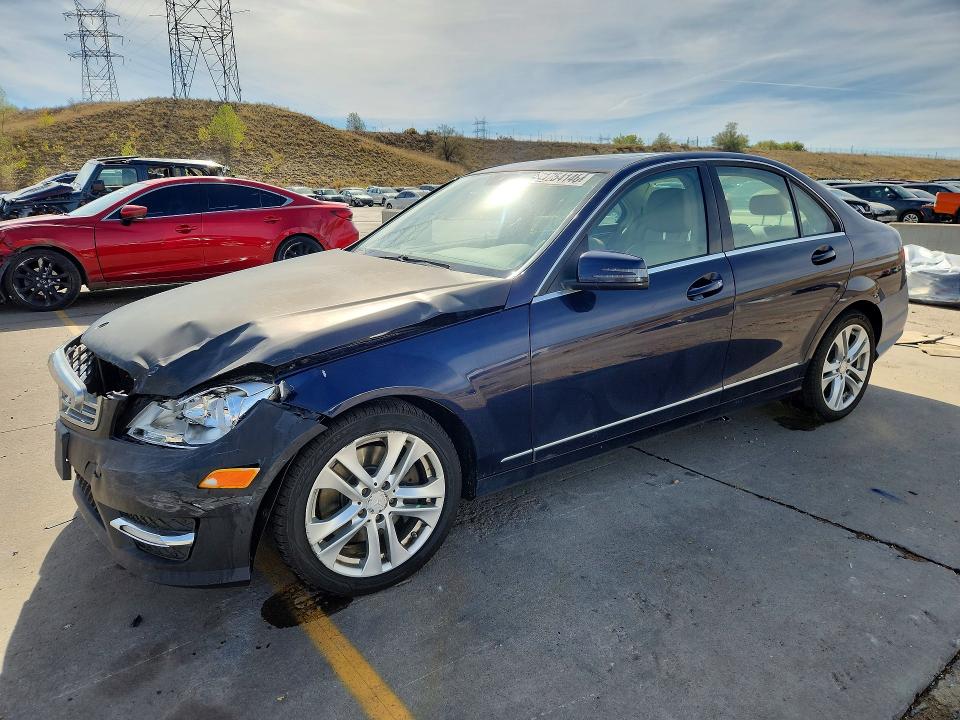 2013 Mercedes-benz C მანქანა იყიდება აუქციონზე, vin: WDDGF8AB4DR245046, აუქციონის ნომერი: 71754146