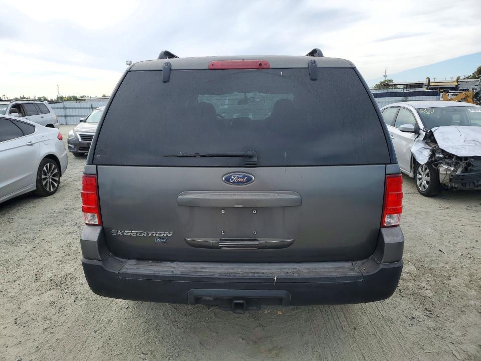 2005 Ford Expedition მანქანა იყიდება აუქციონზე, vin: 1FMPU15575LA20826, აუქციონის ნომერი: 73764166