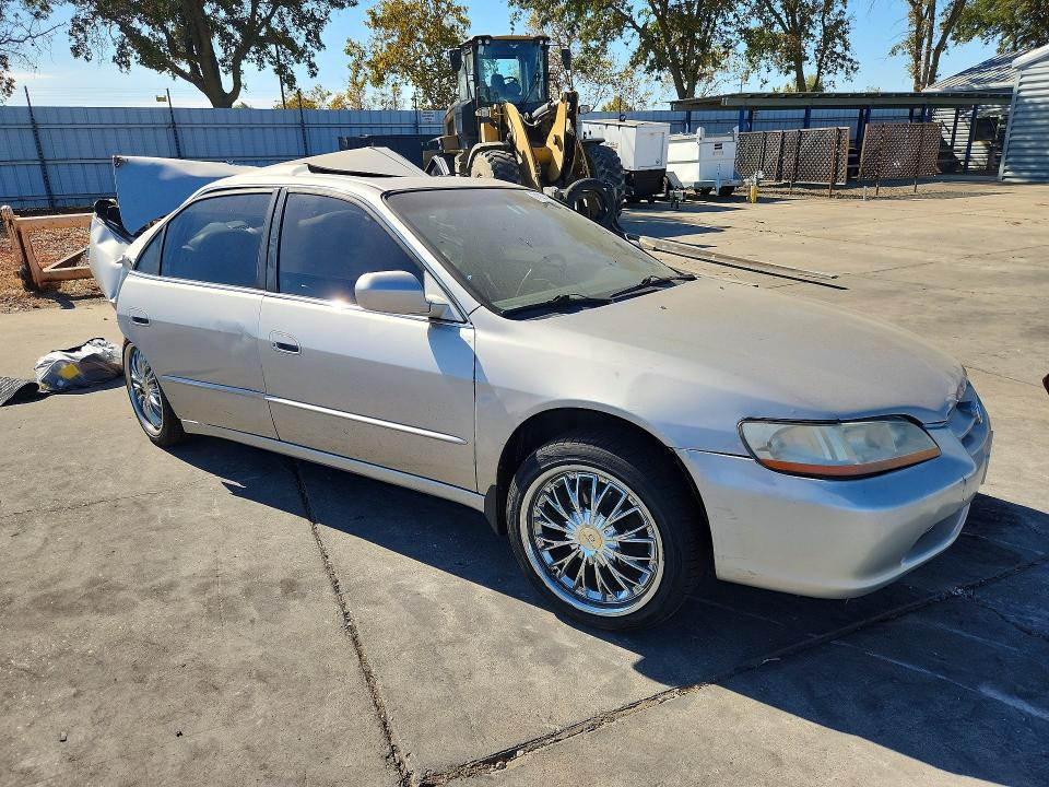 71023236 :رقم المزاد ، 1HGCG1655XA015813 vin ، 1999 Honda Accord مزاد بيع