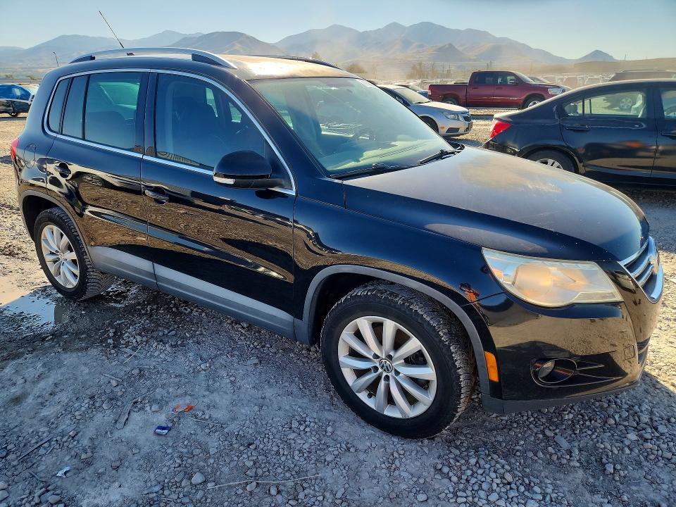 71504036 :رقم المزاد ، WVGAV7AX0BW555892 vin ، 2011 Volkswagen Tiguan مزاد بيع