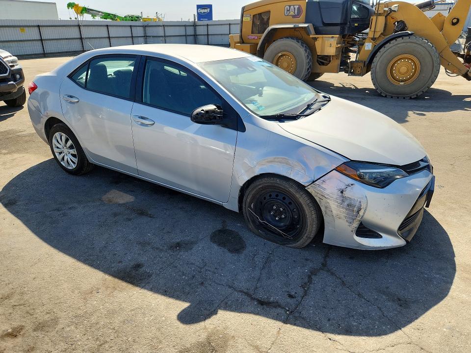 Продажа на аукционе авто 2018 Toyota Corolla, vin: 2T1BURHE2JC052030, номер лота: 72239736