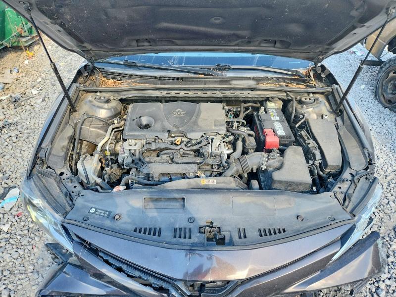 71187246 :رقم المزاد ، 4T1B11HK1JU111700 vin ، 2018 Toyota Camry مزاد بيع