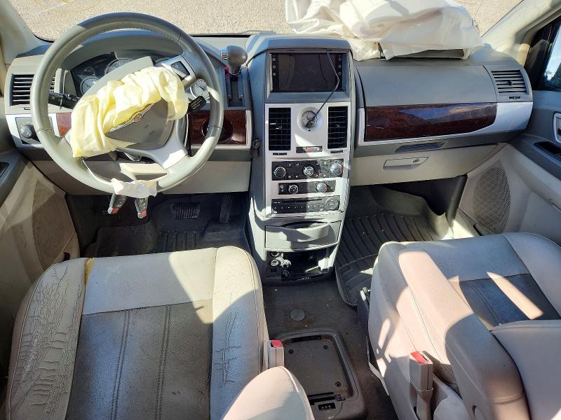 70302466 :رقم المزاد ، 2A4RR5DX1AR141565 vin ، 2010 Chrysler Town & Country مزاد بيع