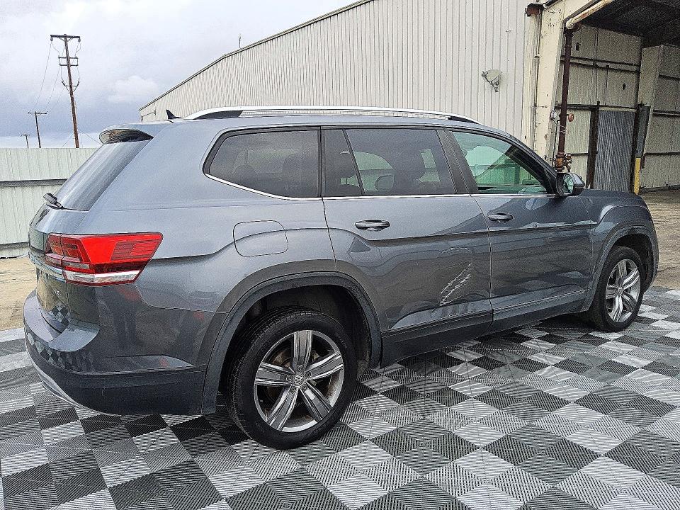 72402106 :رقم المزاد ، 1V2CR2CA8JC529729 vin ، 2018 Volkswagen Atlas مزاد بيع