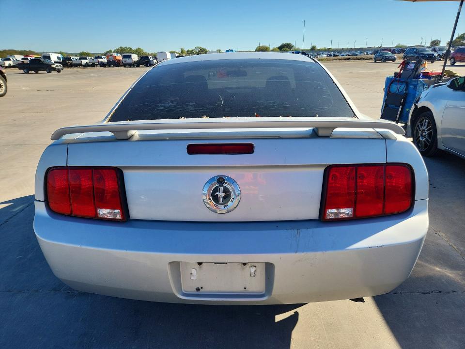 2005 Ford Mustang მანქანა იყიდება აუქციონზე, vin: 1ZVFT80N355249461, აუქციონის ნომერი: 69071036