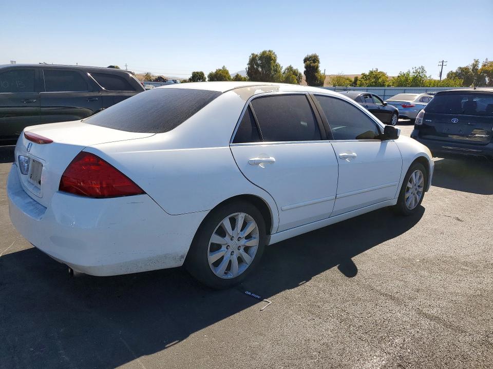 72202406 :رقم المزاد ، 1HGCM567X7A174019 vin ، 2007 Honda Accord مزاد بيع