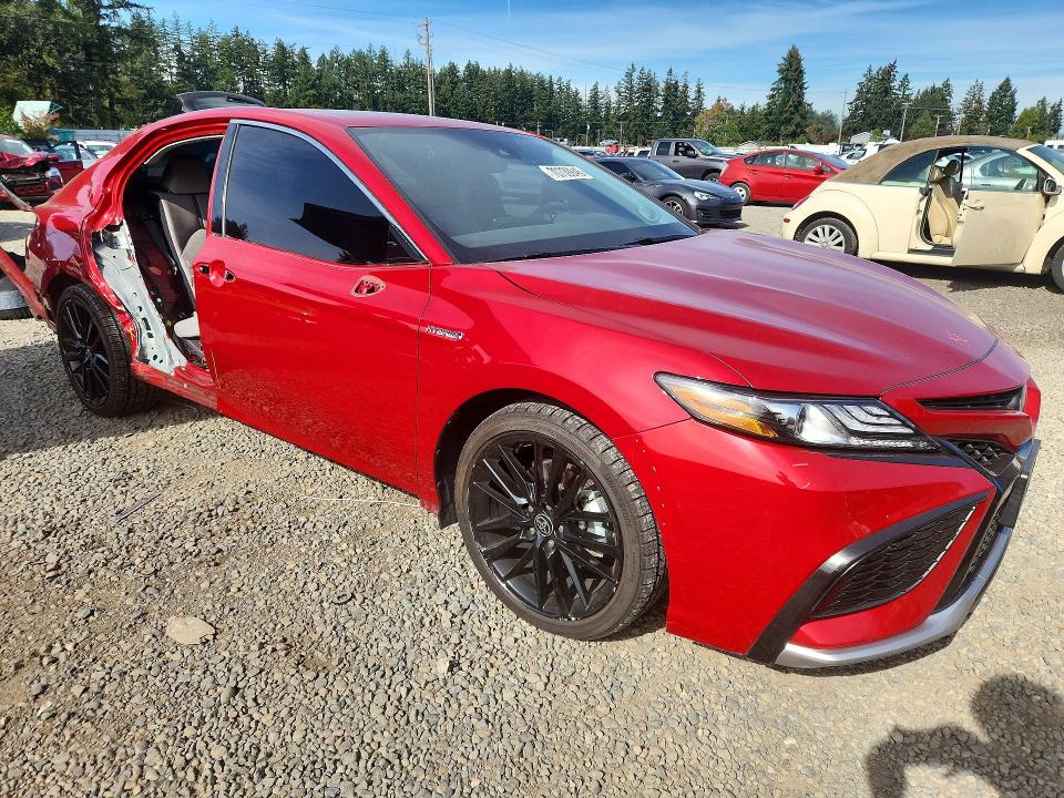 70739946 :رقم المزاد ، 4T1K31AK1MU030611 vin ، 2021 Toyota Camry مزاد بيع