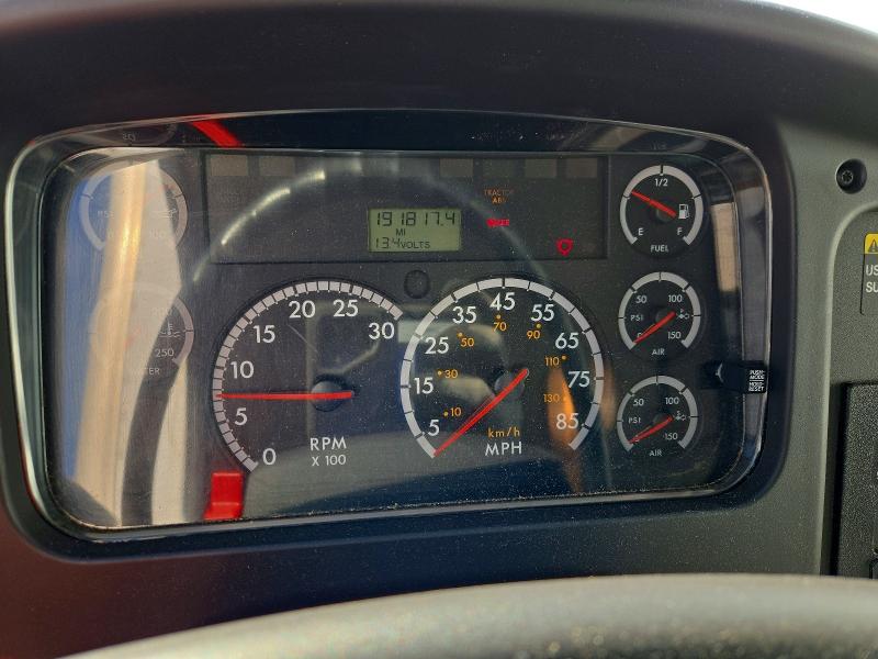 71111286 :رقم المزاد ، 1FVACYBS0ADAR3225 vin ، 2010 Freightliner M2 مزاد بيع