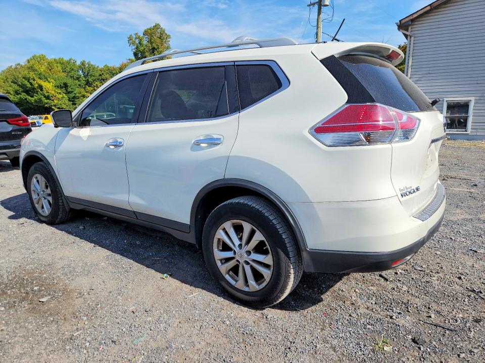 2015 Nissan Rogue მანქანა იყიდება აუქციონზე, vin: 5N1AT2MV6FC895817, აუქციონის ნომერი: 70799436