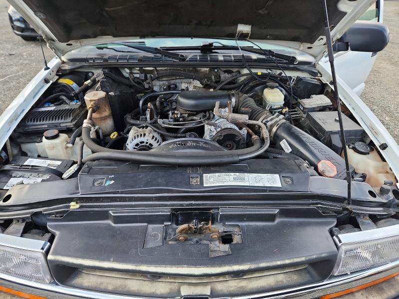 71495986 :رقم المزاد ، 1GCCT19W7Y8245442 vin ، 2000 Chevrolet S Truck مزاد بيع