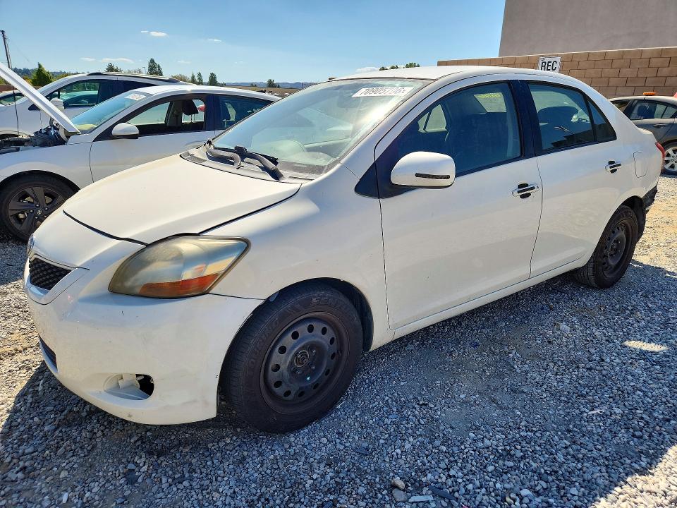 70905706 :رقم المزاد ، JTDBT4K37A4067722 vin ، 2010 Toyota Yaris مزاد بيع