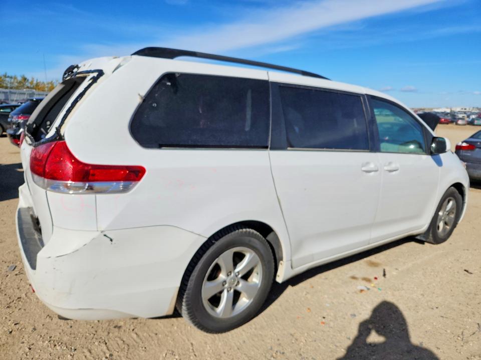 Продажа на аукционе авто 2014 Toyota Sienna, vin: 5TDKK3DC7ES502954, номер лота: 69413026