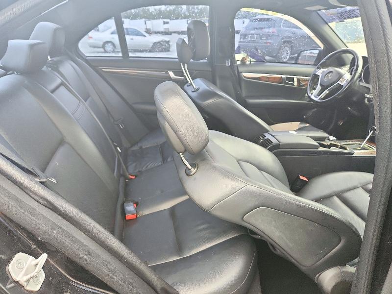 72572926 :رقم المزاد ، WDDGF4HB5CR215521 vin ، 2012 Mercedes-benz C مزاد بيع