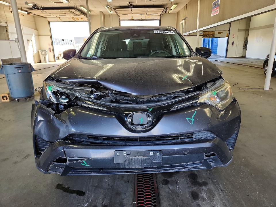 2018 Toyota Rav4 მანქანა იყიდება აუქციონზე, vin: JTMZFREV1JJ188943, აუქციონის ნომერი: 71805376