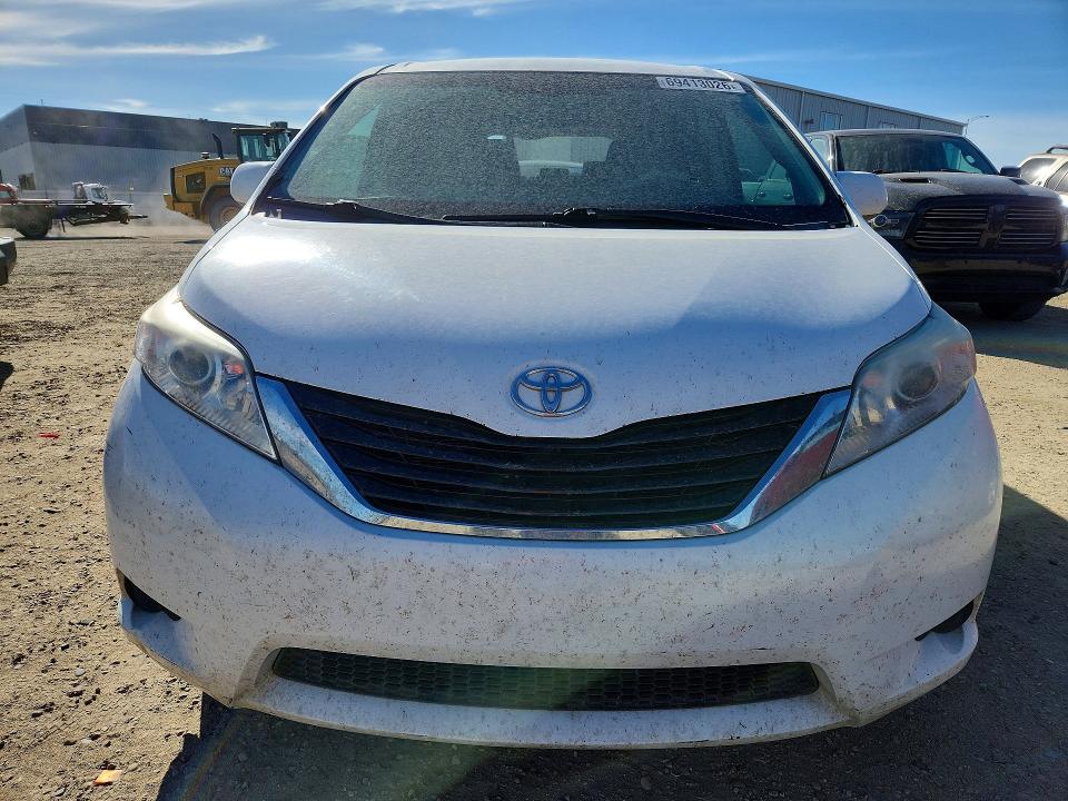 Продажа на аукционе авто 2014 Toyota Sienna, vin: 5TDKK3DC7ES502954, номер лота: 69413026