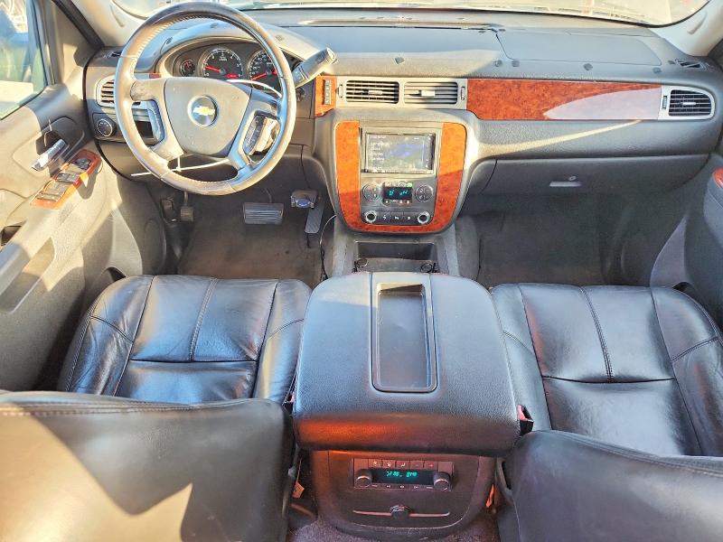 2010 Chevrolet Suburban მანქანა იყიდება აუქციონზე, vin: 1GNUCJE09AR216439, აუქციონის ნომერი: 71763766