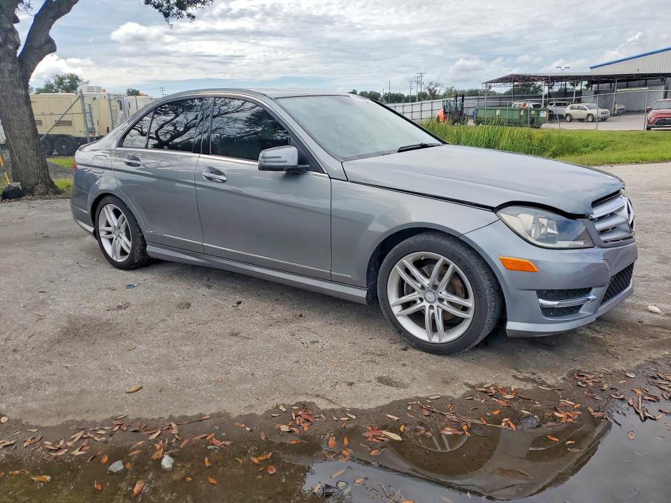 71777706 :رقم المزاد ، WDDGF4HB9DR300282 vin ، 2013 Mercedes-benz C مزاد بيع
