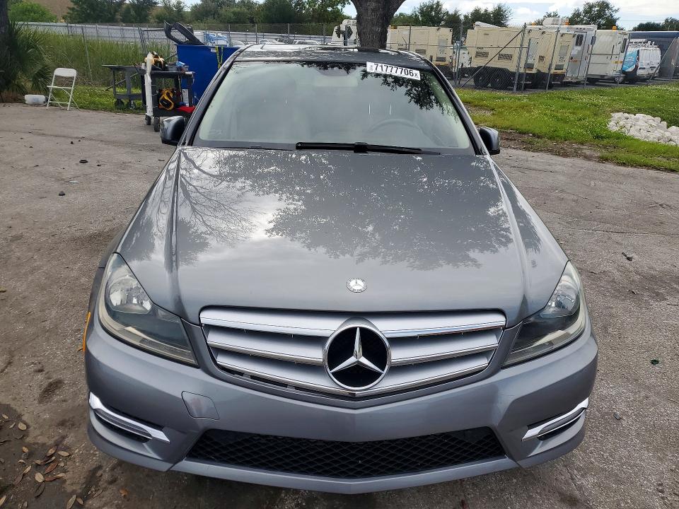 71777706 :رقم المزاد ، WDDGF4HB9DR300282 vin ، 2013 Mercedes-benz C مزاد بيع