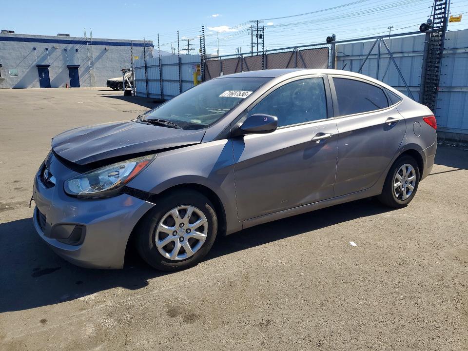 2013 Hyundai Accent მანქანა იყიდება აუქციონზე, vin: KMHCT4AE8DU523864, აუქციონის ნომერი: 71607536