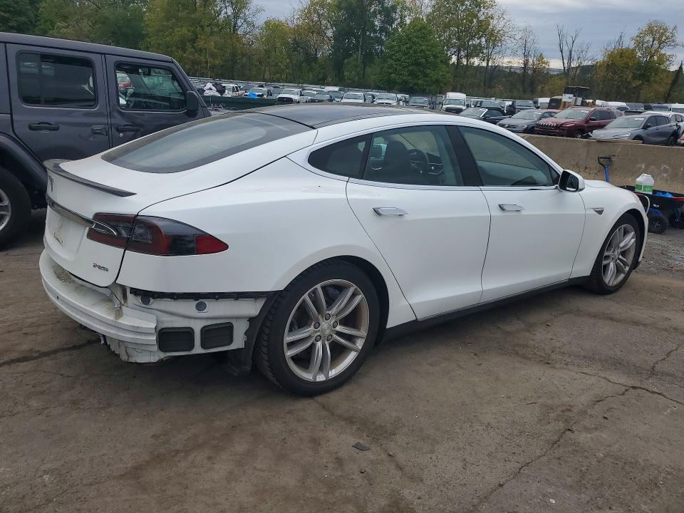 2013 Tesla Model S მანქანა იყიდება აუქციონზე, vin: 5YJSA1DP0DFP17508, აუქციონის ნომერი: 70876146