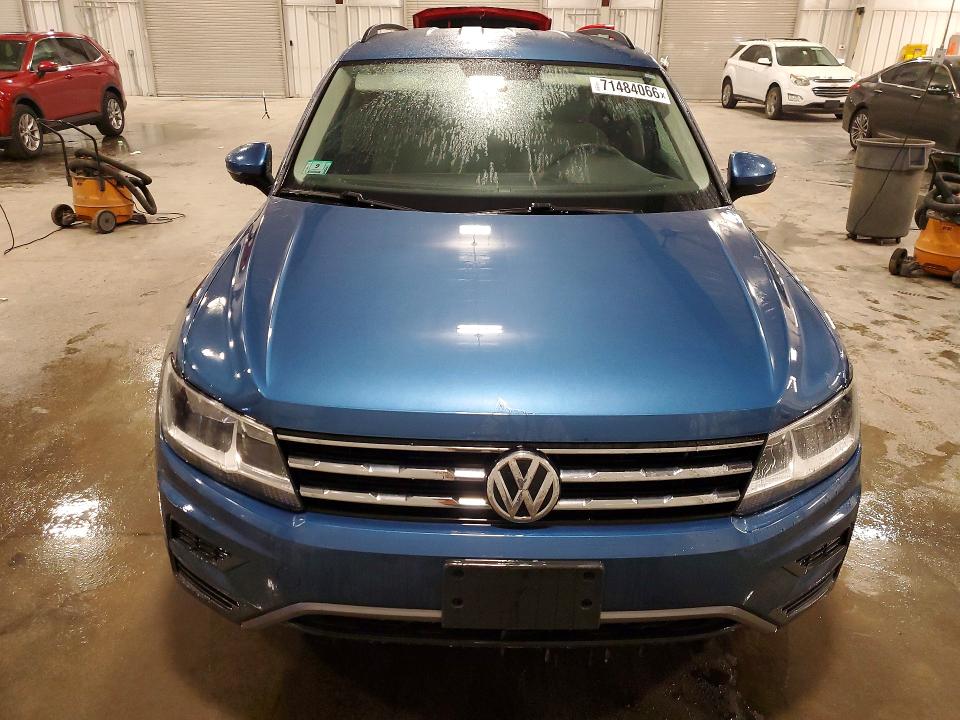 71484066 :رقم المزاد ، 3VV0B7AX1JM123532 vin ، 2018 Volkswagen Tiguan مزاد بيع