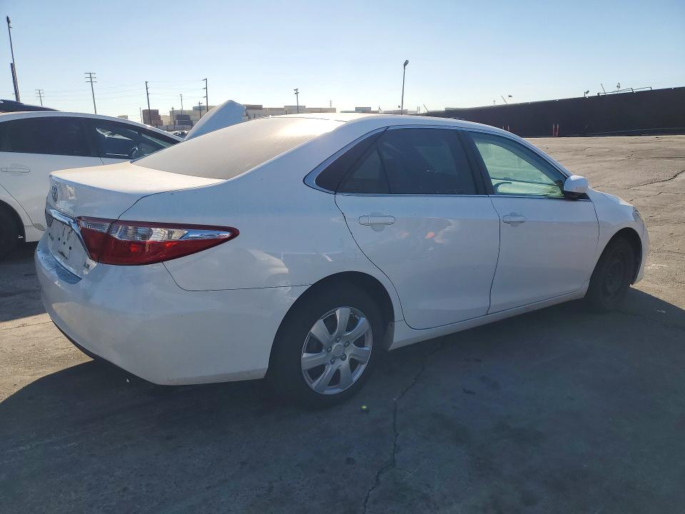 2015 Toyota Camry მანქანა იყიდება აუქციონზე, vin: 4T4BF1FK9FR443370, აუქციონის ნომერი: 71610536