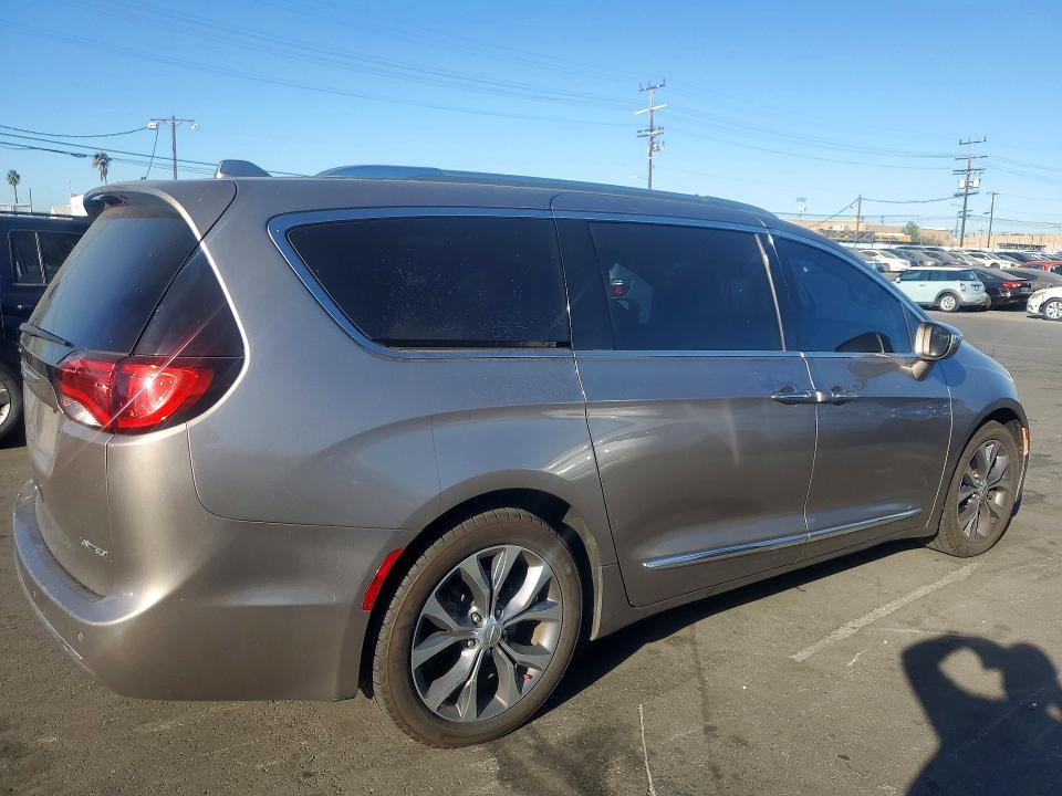 Продаж на аукціоні авто 2017 Chrysler Pacifica, vin: 2C4RC1GG5HR653156, номер лоту: 72030606
