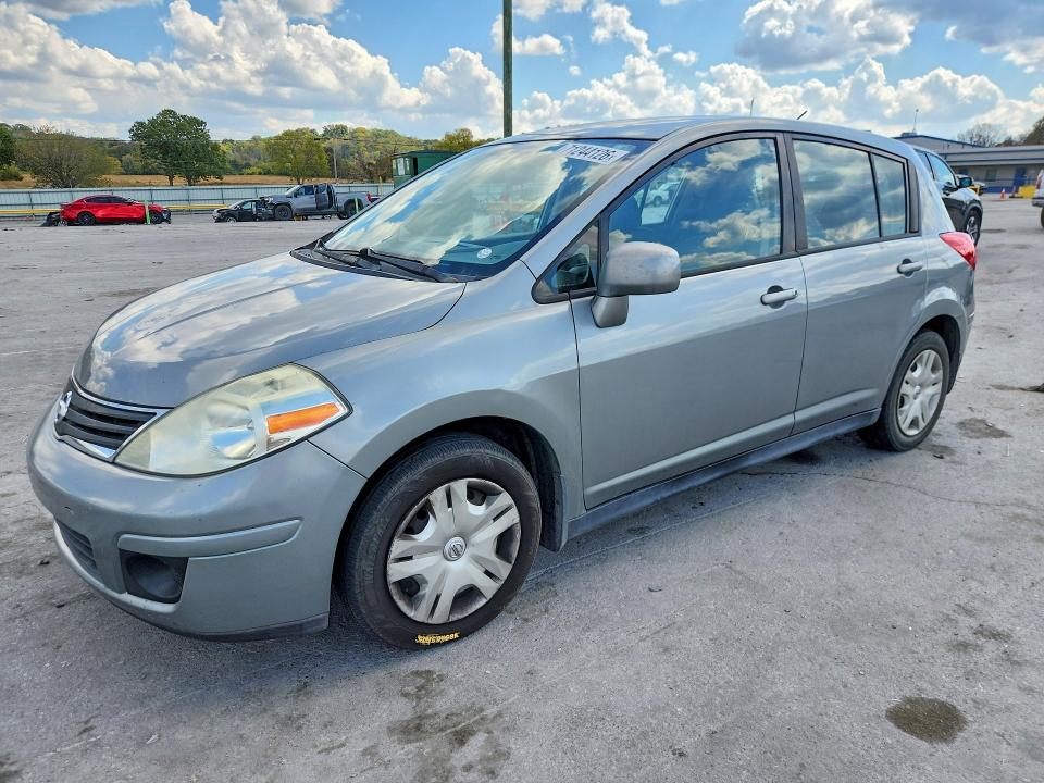 2010 Nissan Versa მანქანა იყიდება აუქციონზე, vin: 3N1BC1CP8AL393428, აუქციონის ნომერი: 71244126